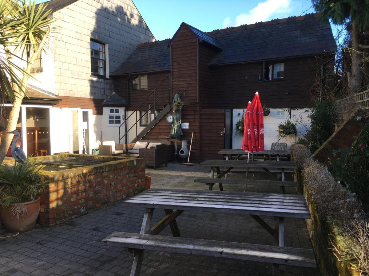 The White Hart Pub And Rooms แครนลีห์ ภายนอก รูปภาพ