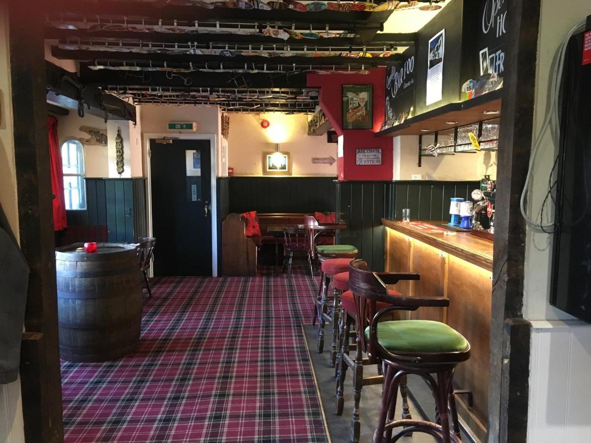 The White Hart Pub And Rooms แครนลีห์ ภายนอก รูปภาพ