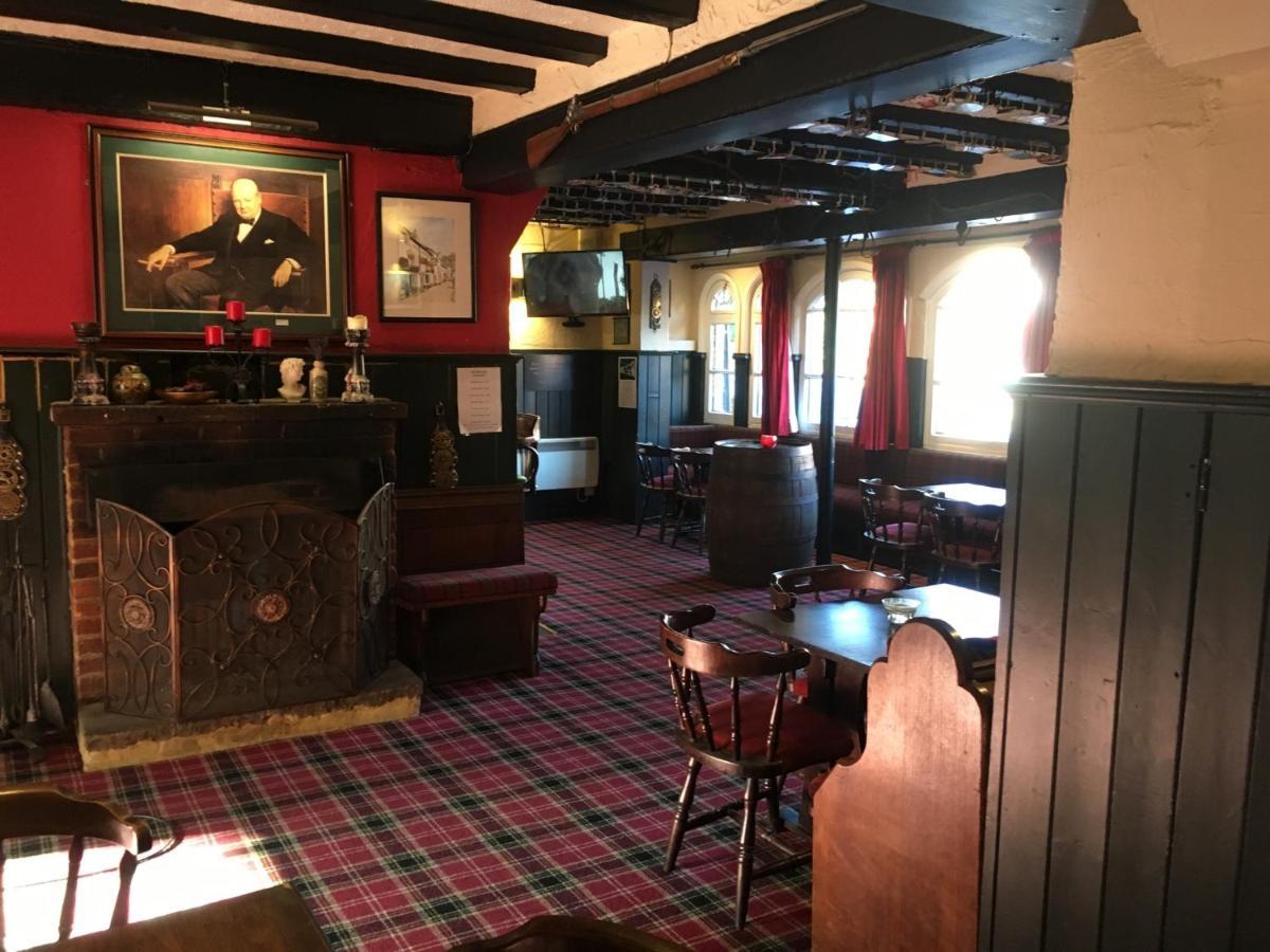 The White Hart Pub And Rooms แครนลีห์ ภายนอก รูปภาพ