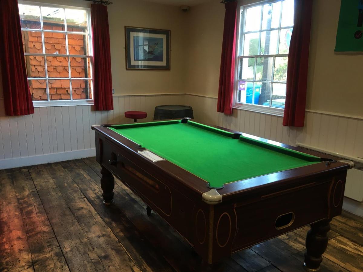 The White Hart Pub And Rooms แครนลีห์ ภายนอก รูปภาพ