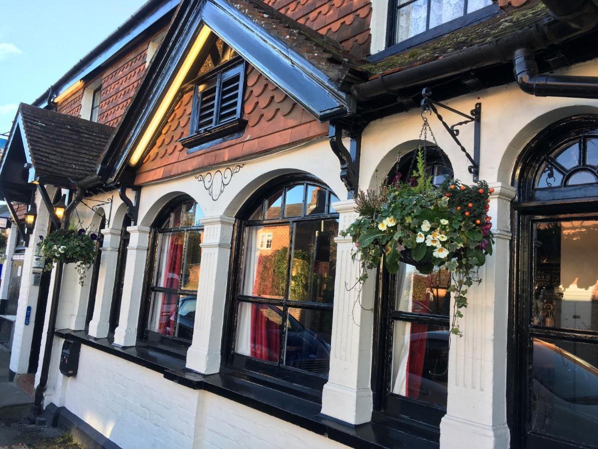 The White Hart Pub And Rooms แครนลีห์ ภายนอก รูปภาพ