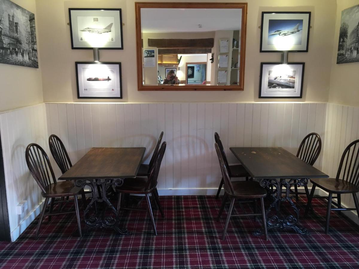 The White Hart Pub And Rooms แครนลีห์ ภายนอก รูปภาพ
