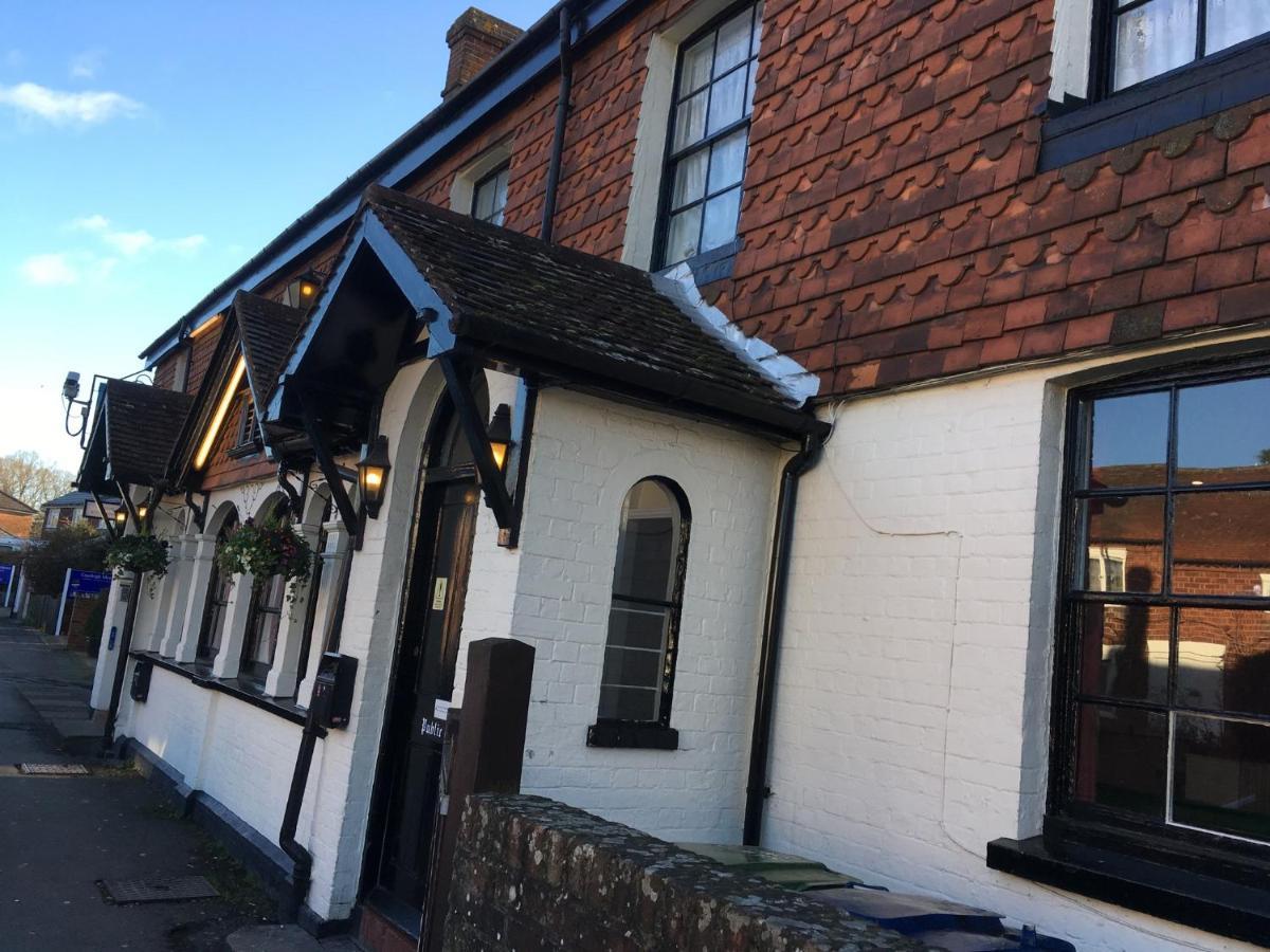 The White Hart Pub And Rooms แครนลีห์ ภายนอก รูปภาพ